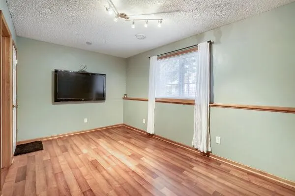 5213 Scott Trail Robbinsdale, MN 55422