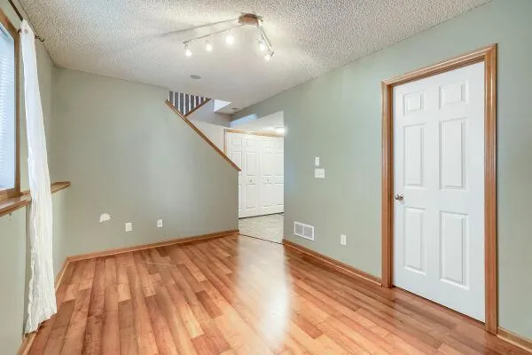 5213 Scott Trail Robbinsdale, MN 55422