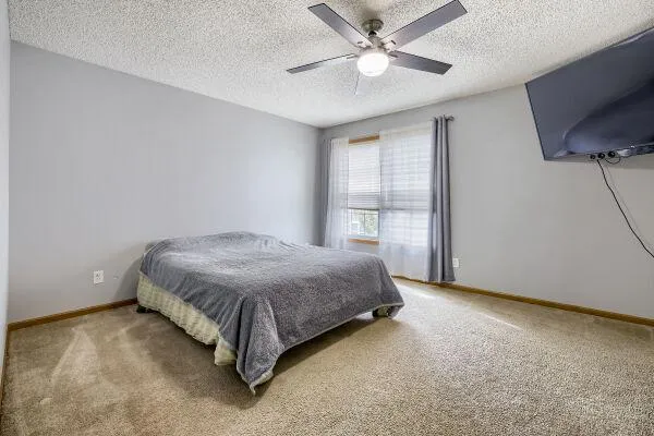 5213 Scott Trail Robbinsdale, MN 55422