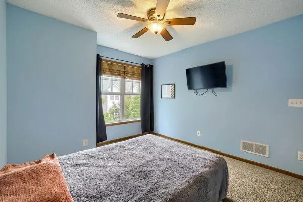 5213 Scott Trail Robbinsdale, MN 55422