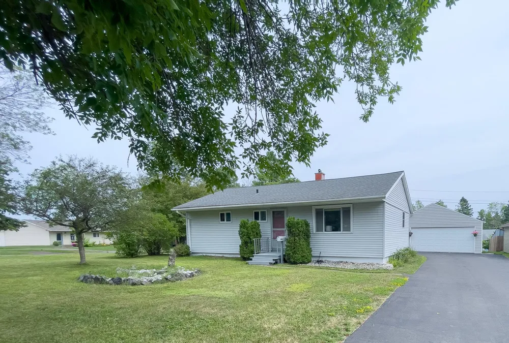 11 Ives Road Silver Bay, MN 55614