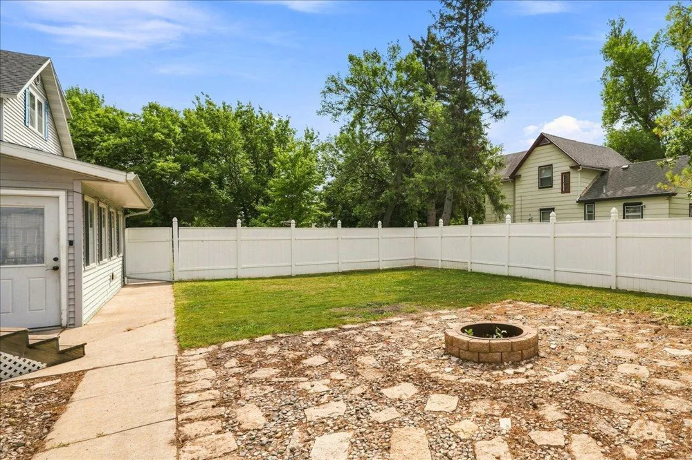 413 8th Street Breckenridge, MN 56520