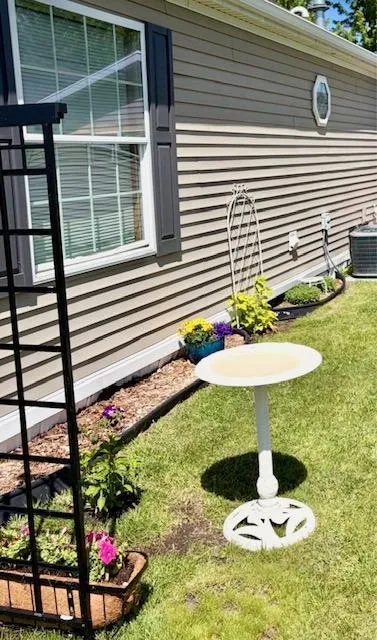 2205 Nightingale Avenue NW Stewartville, MN 55976