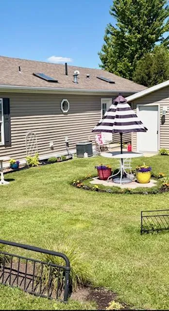 2205 Nightingale Avenue NW Stewartville, MN 55976
