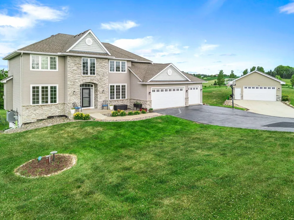 24678 Churchview Circle New Prague, MN 56071