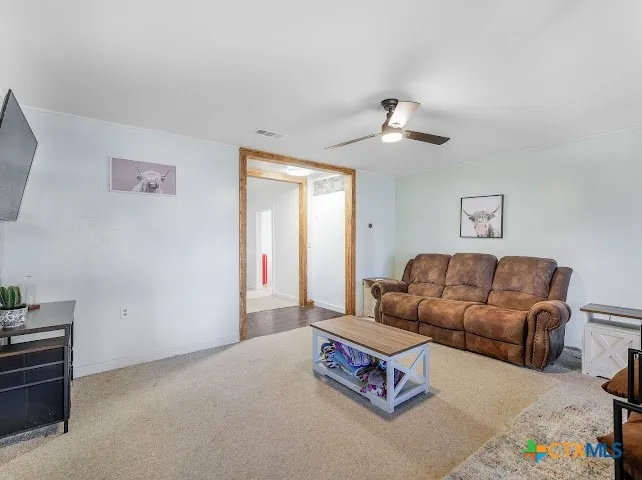 1510 Avenue Shiner, TX 77984