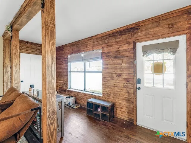 1510 Avenue Shiner, TX 77984