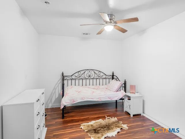 1510 Avenue Shiner, TX 77984