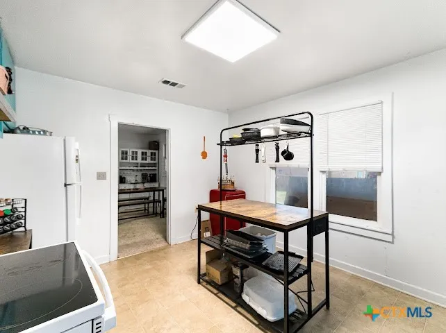 1510 Avenue Shiner, TX 77984