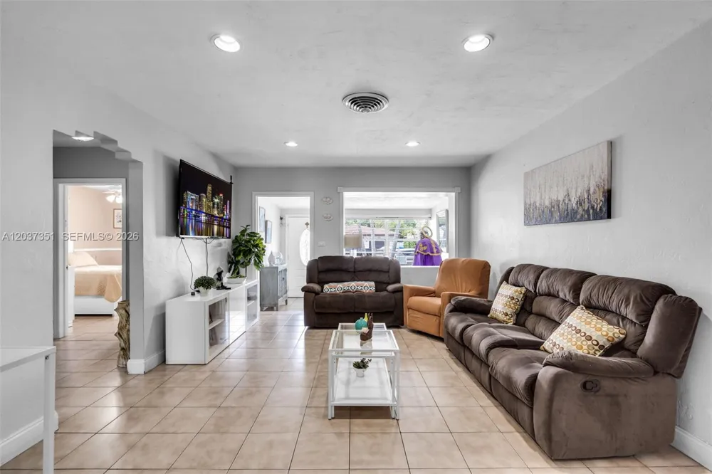 2355 SW 1st St Miami, FL 33135
