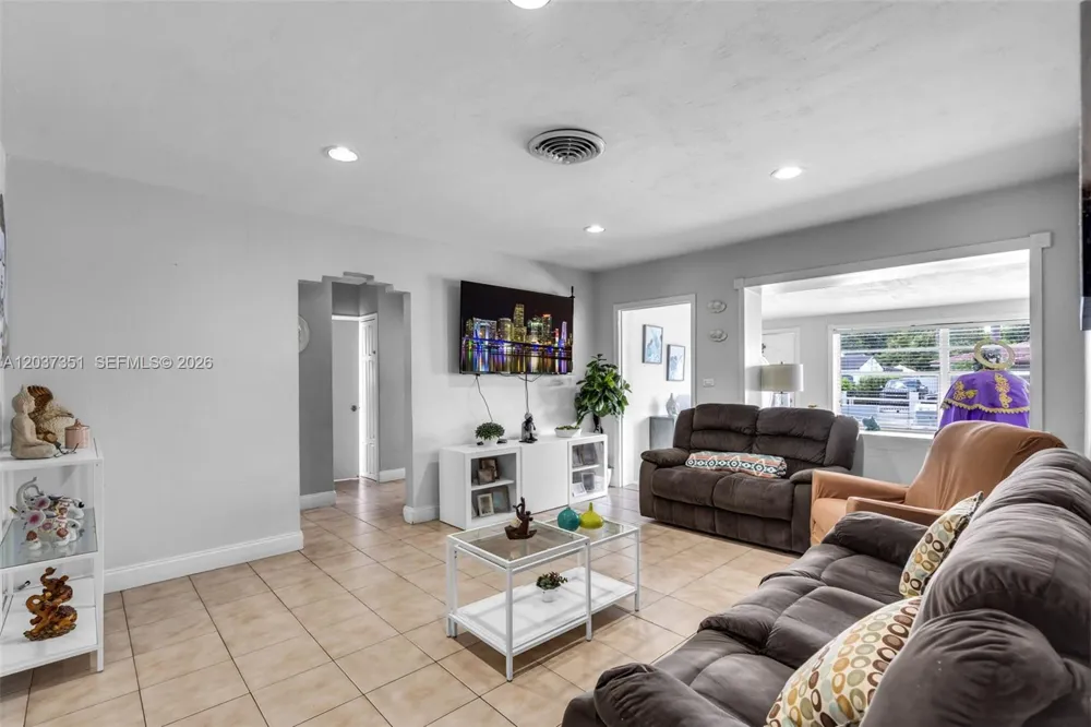 2355 SW 1st St Miami, FL 33135