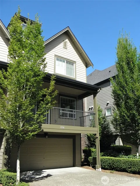 1356 Greenwich Walk NE