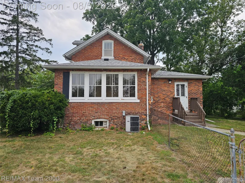 24416 Hass Street Dearborn Heights City, MI 48127