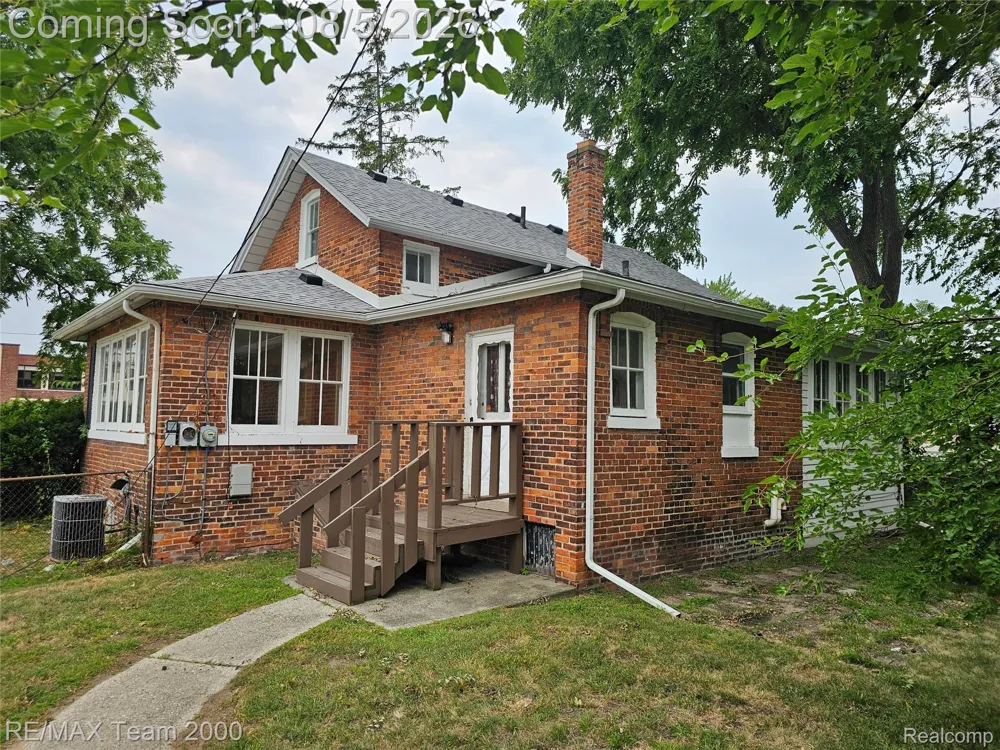 24416 Hass Street Dearborn Heights City, MI 48127