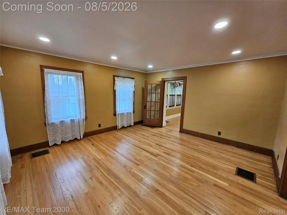 24416 Hass Street Dearborn Heights City, MI 48127