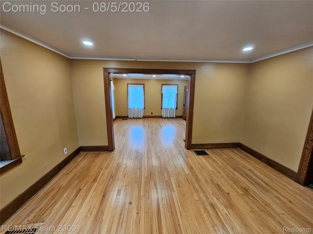 24416 Hass Street Dearborn Heights City, MI 48127