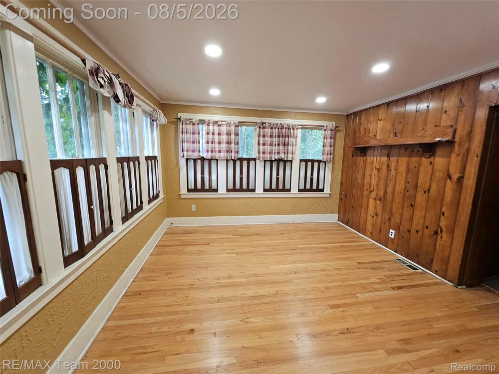 24416 Hass Street Dearborn Heights City, MI 48127