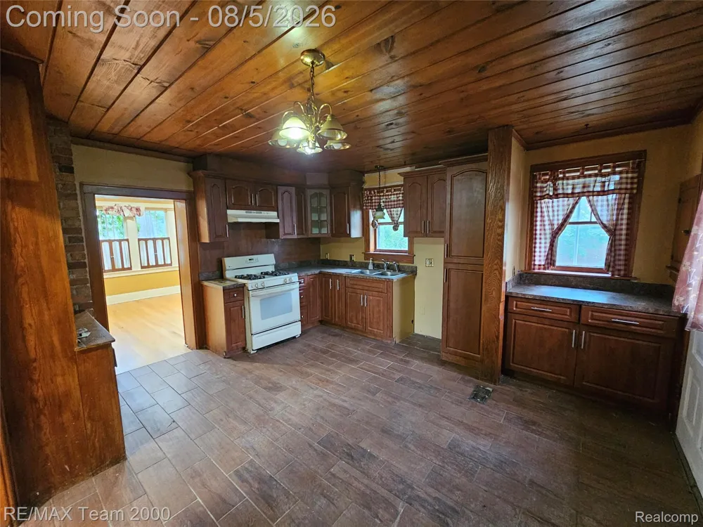 24416 Hass Street Dearborn Heights City, MI 48127