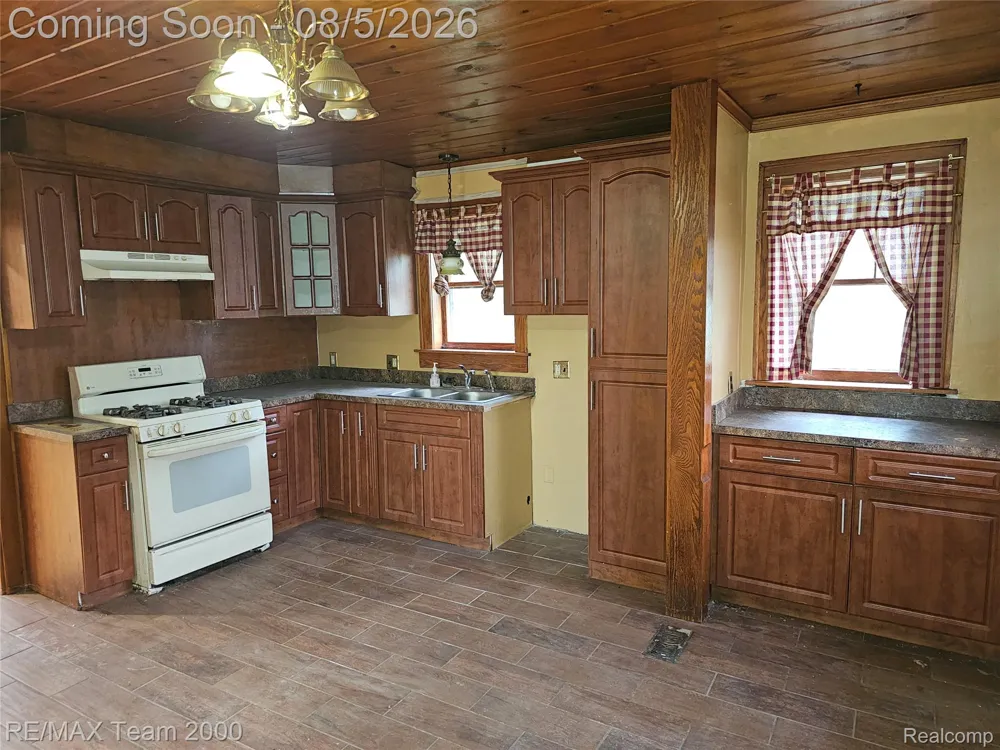 24416 Hass Street Dearborn Heights City, MI 48127