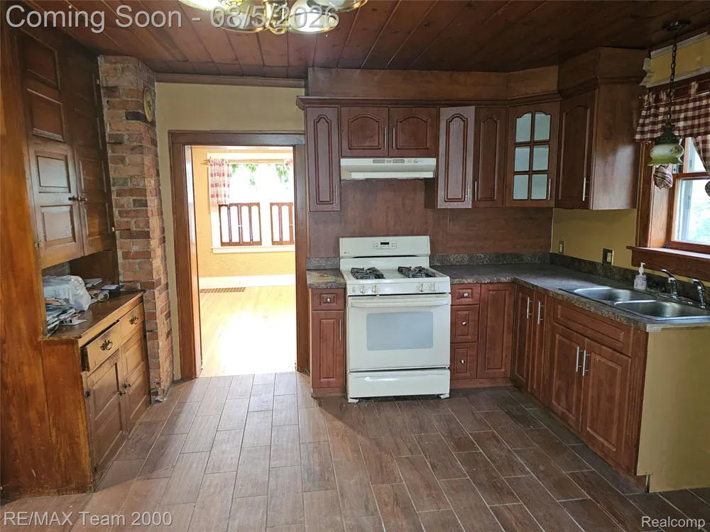 24416 Hass Street Dearborn Heights City, MI 48127