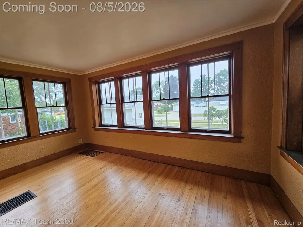 24416 Hass Street Dearborn Heights City, MI 48127