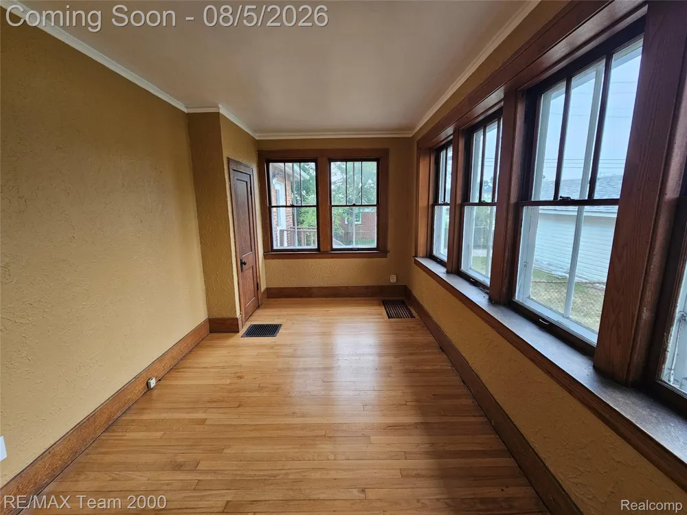 24416 Hass Street Dearborn Heights City, MI 48127