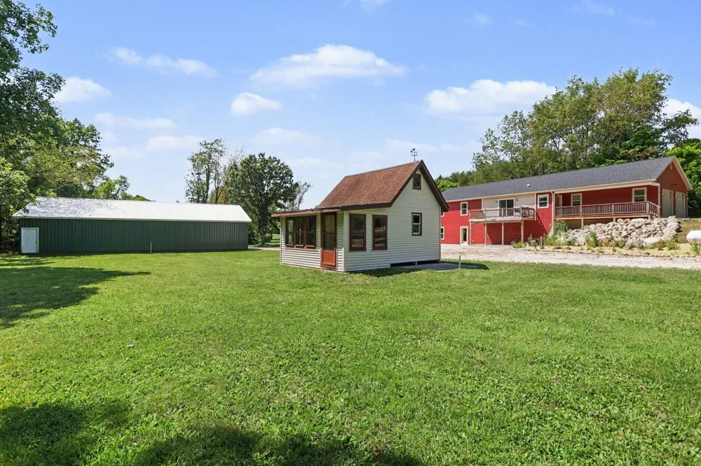10064 Love Road Assyria Township, MI 49021