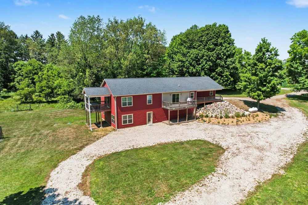 10064 Love Road Assyria Township, MI 49021