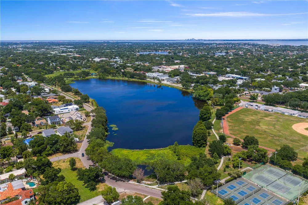 1175 HIGHLAND COURT St Petersburg, FL 33701