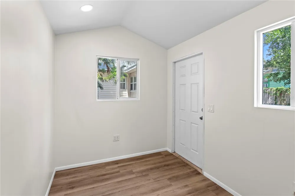 1175 HIGHLAND COURT St Petersburg, FL 33701
