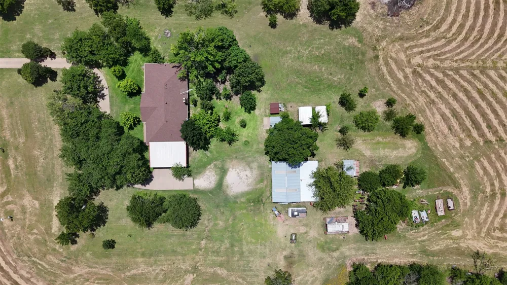 2114 FM 1181 Ennis, TX 75119