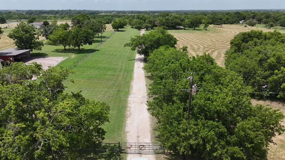 2114 FM 1181 Ennis, TX 75119