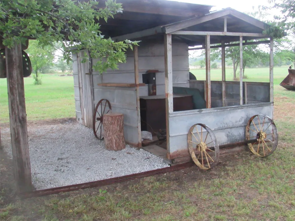 2114 FM 1181 Ennis, TX 75119