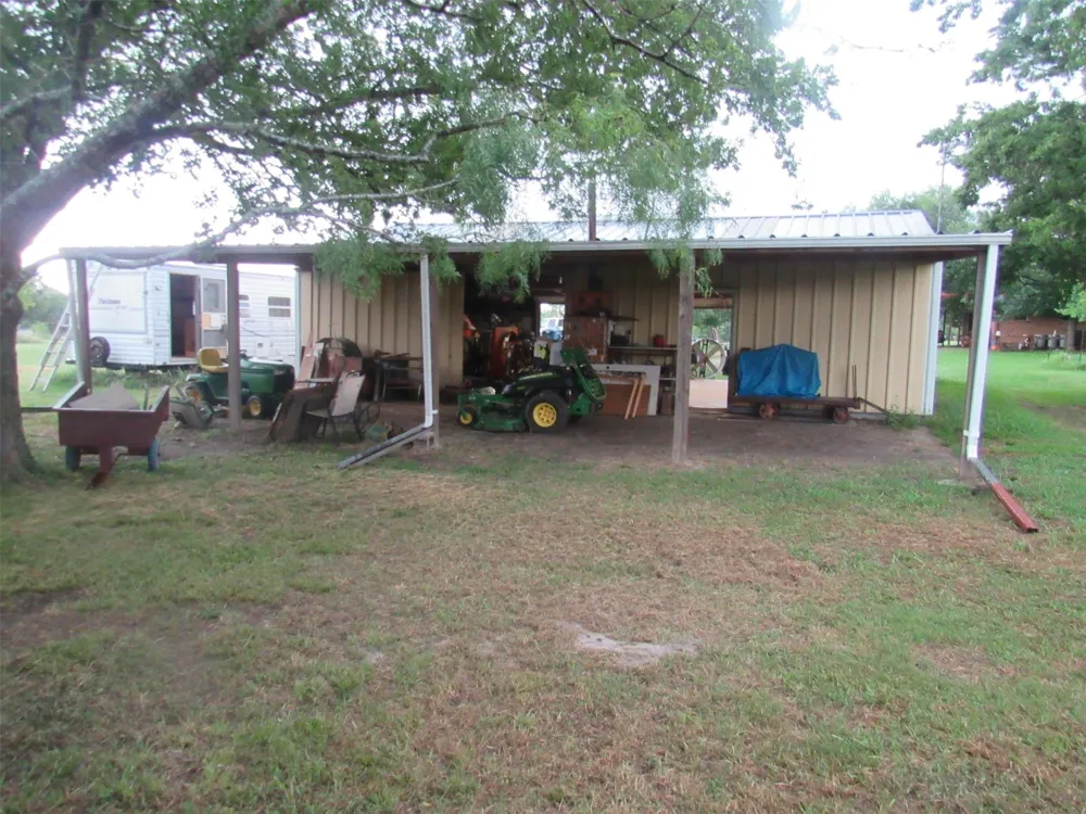 2114 FM 1181 Ennis, TX 75119