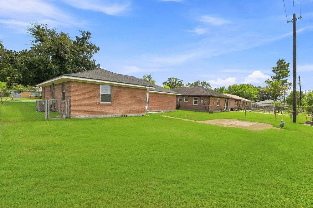 2405 Hillshire Drive Deer Park, TX 77536