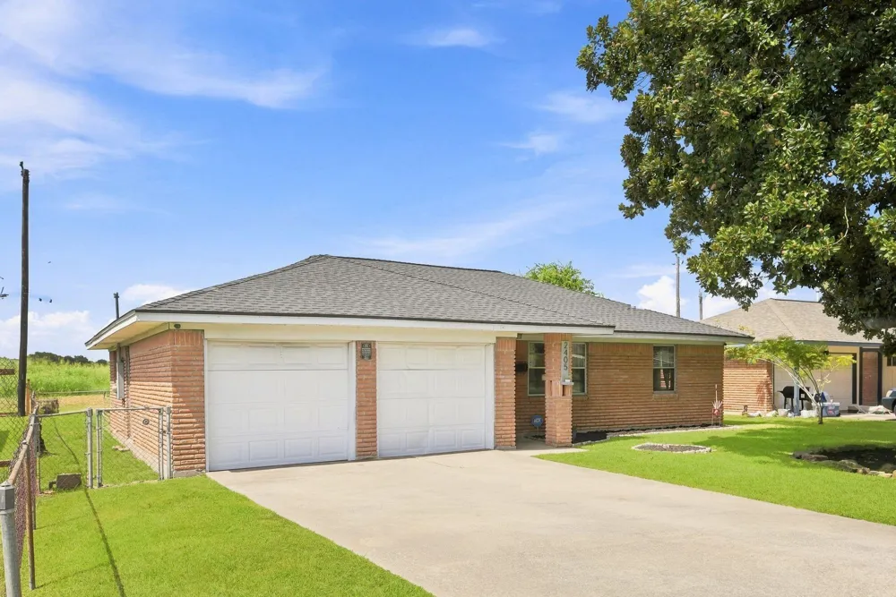 2405 Hillshire Drive Deer Park, TX 77536