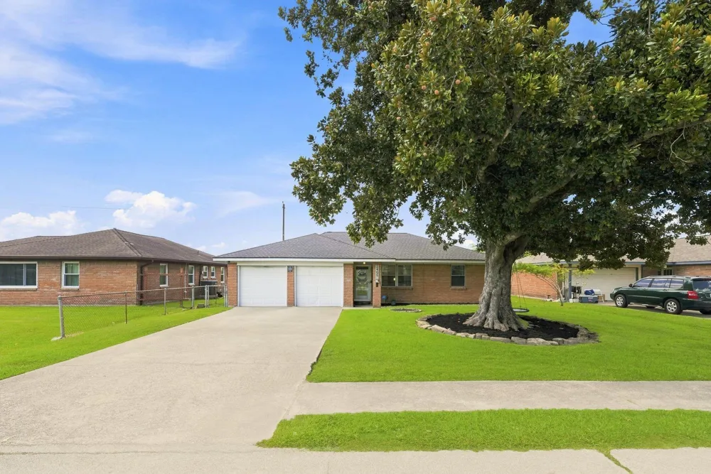 2405 Hillshire Drive Deer Park, TX 77536