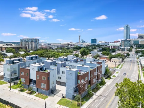 1515 S Akard Street #402