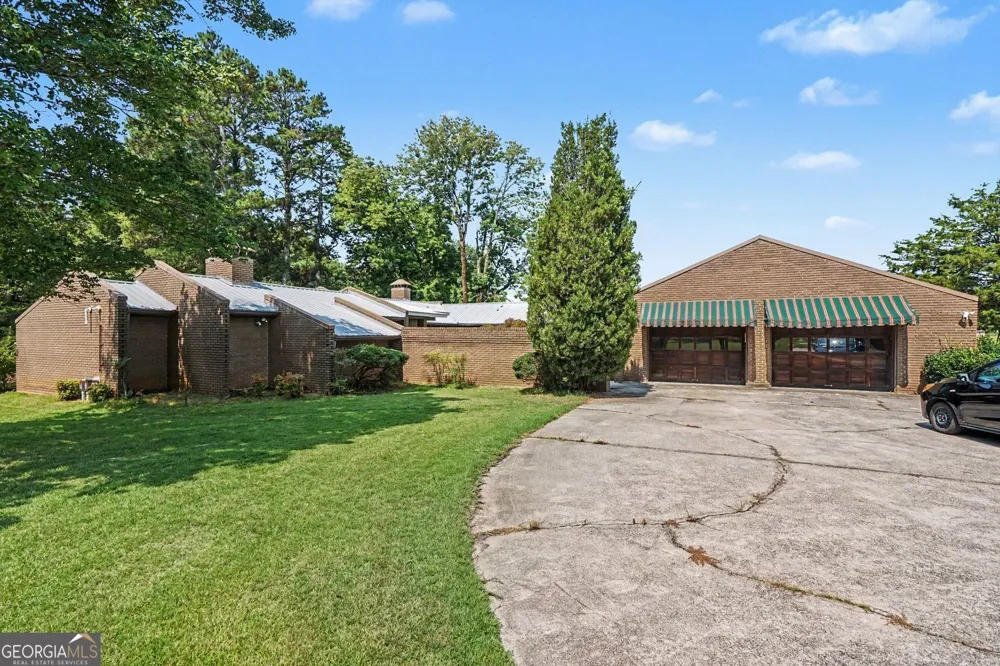 2071 W Hightower TRL Conyers, GA 30012