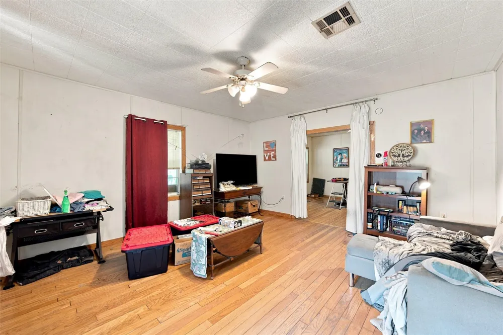 405 NE 4th Street Hubbard, TX 76648