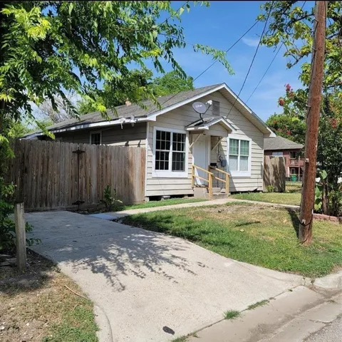 218 E Hunnicutt Street