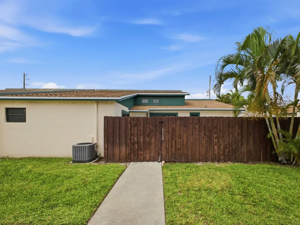 1110 Manor Drive Palm Springs, FL 33461