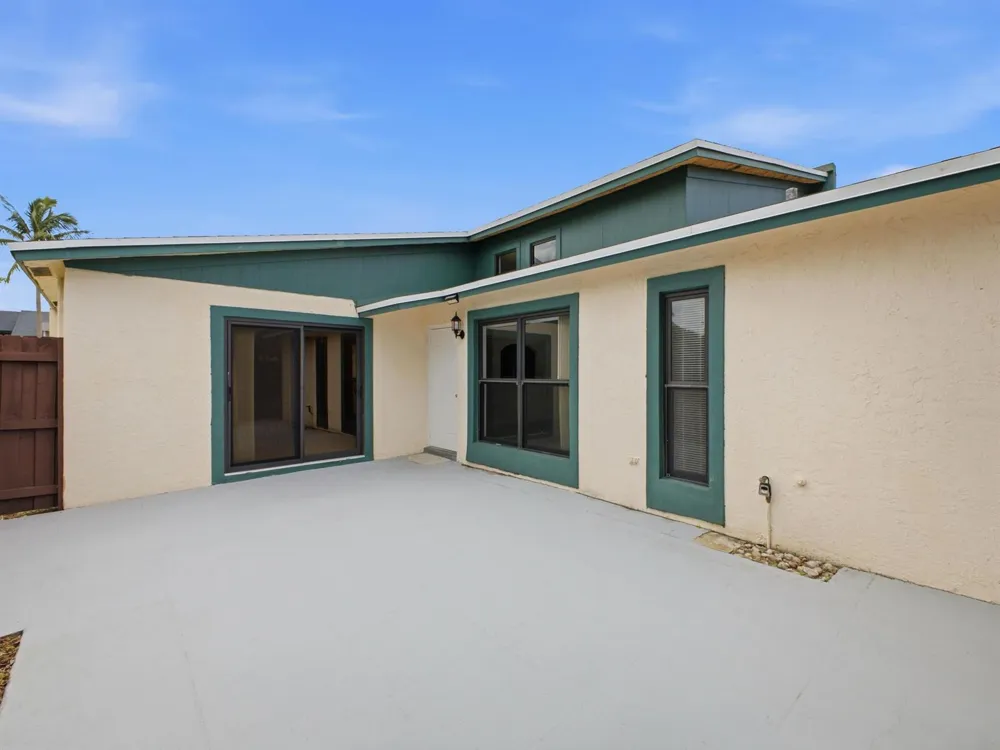 1110 Manor Drive Palm Springs, FL 33461