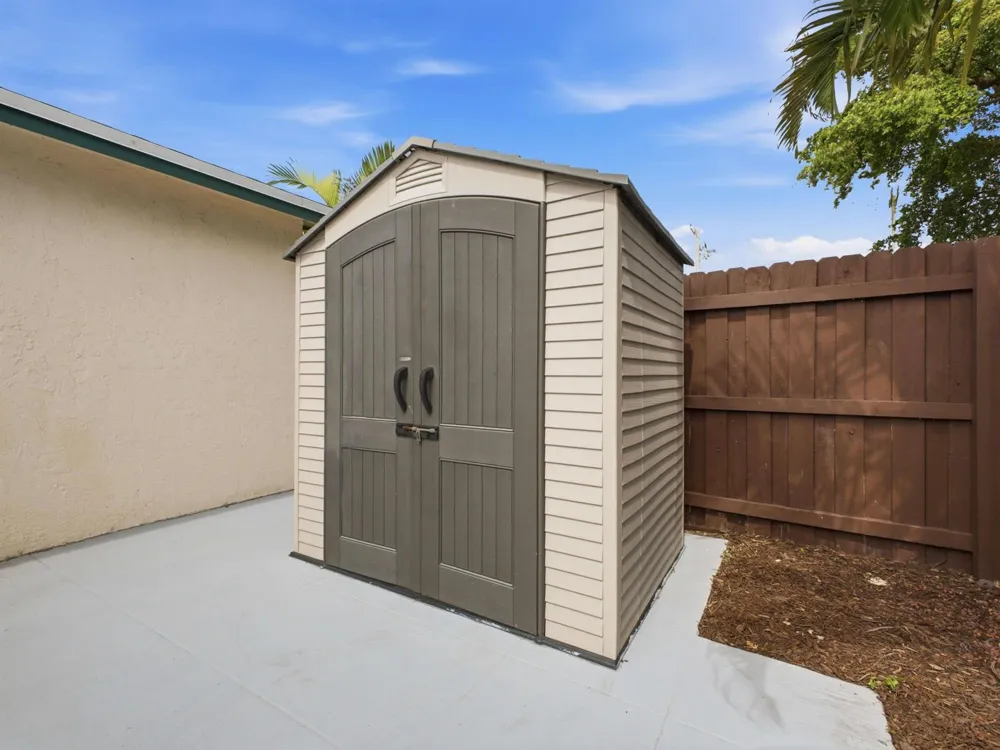 1110 Manor Drive Palm Springs, FL 33461