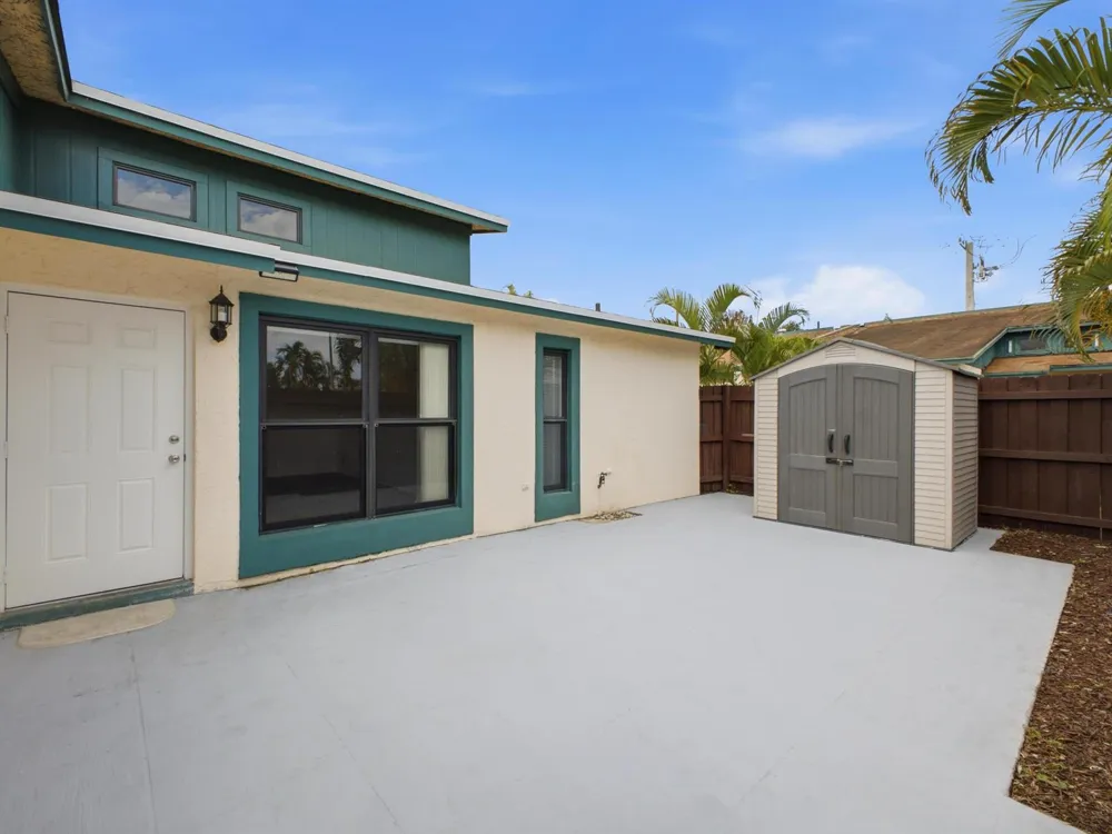 1110 Manor Drive Palm Springs, FL 33461