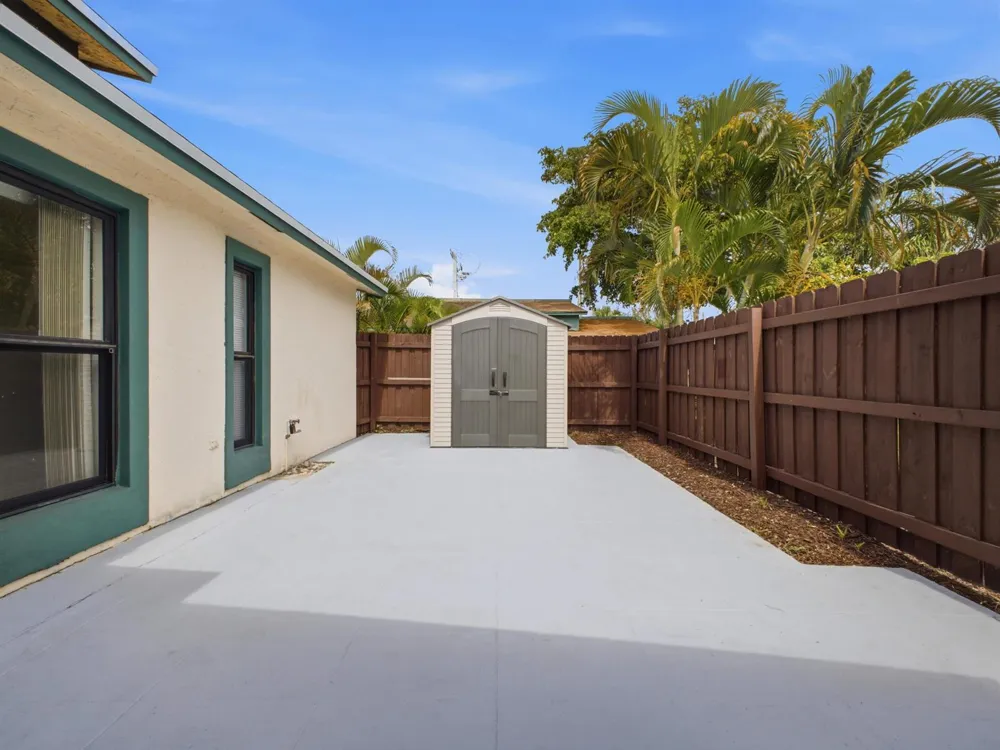 1110 Manor Drive Palm Springs, FL 33461