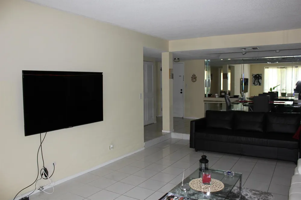 3660 INVERRARY DRIVE #3V Lauderhill, FL 33319