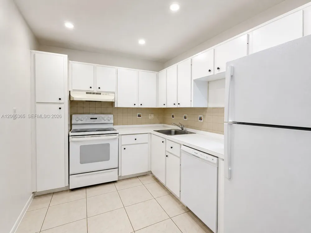 4384 NW 9th Ave #18-2A Deerfield Beach, FL 33064