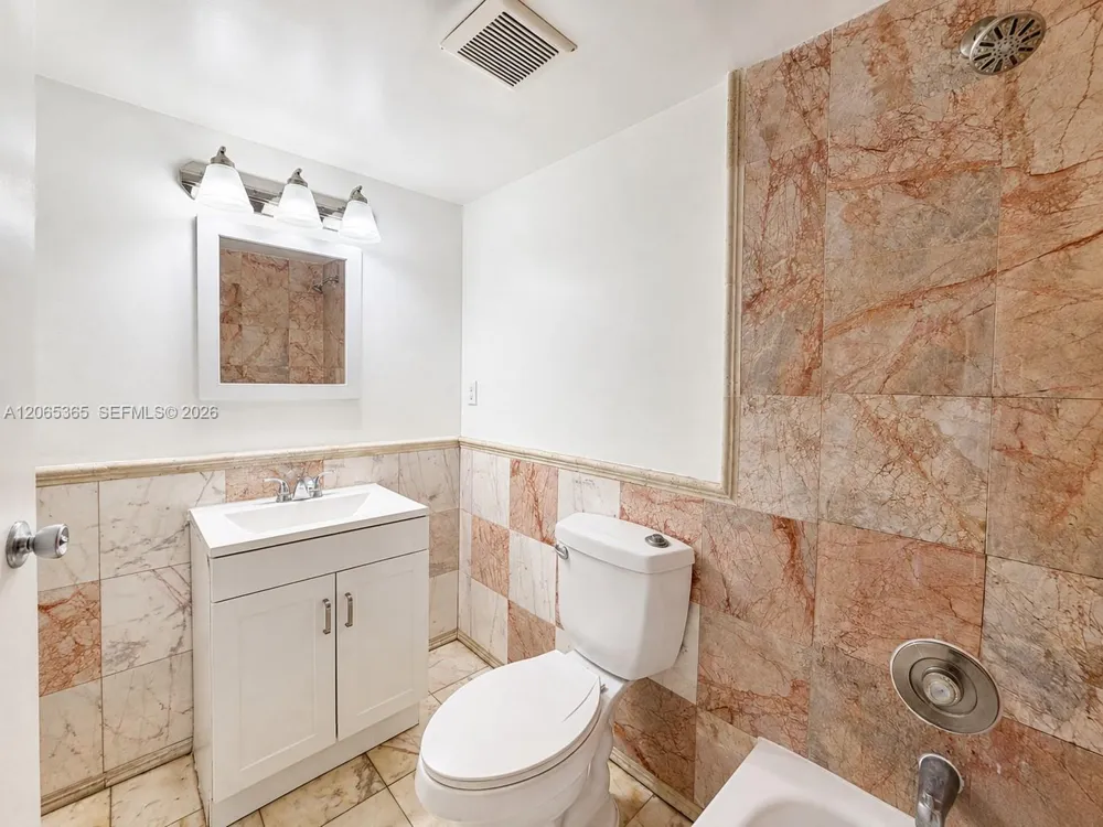 4384 NW 9th Ave #18-2A Deerfield Beach, FL 33064