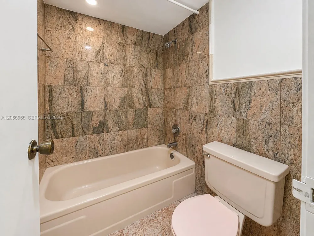 4384 NW 9th Ave #18-2A Deerfield Beach, FL 33064